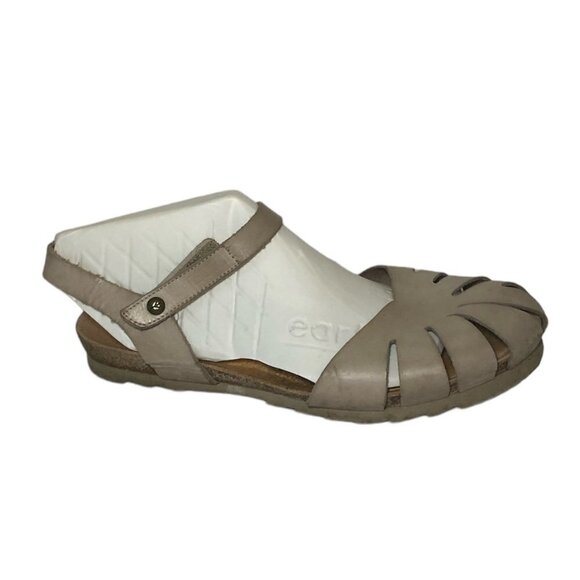 WANDA PANDA Sandal Women's Size US9 EU41 Neutral Closed Toe Perforated Design - Picture 1 of 13